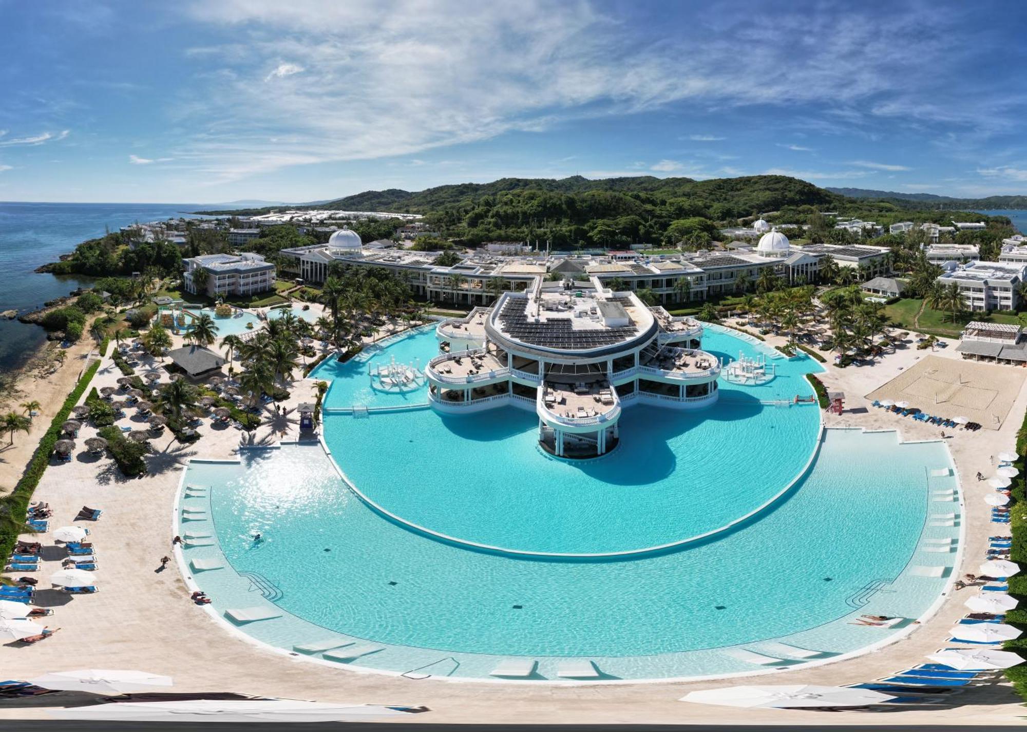The Signature Level At Grand Palladium Lady Hamilton Resort & Spa Лусєа Екстер'єр фото