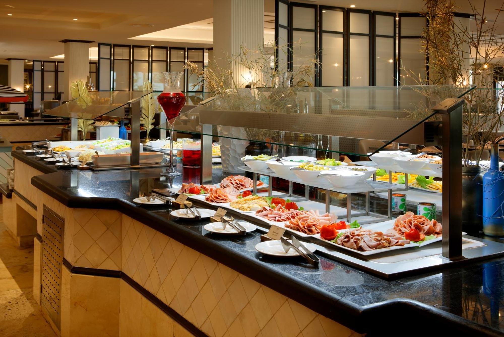 The Signature Level At Grand Palladium Lady Hamilton Resort & Spa Лусєа Екстер'єр фото